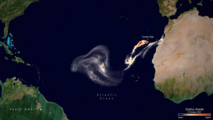 卫星拍摄到拉帕尔马火山喷发产生的的新熔岩流