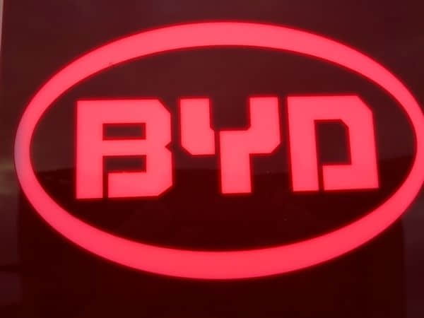 4月市场份额10%创纪录：为什么所有车厂都在跌 只有比亚迪销量在涨？