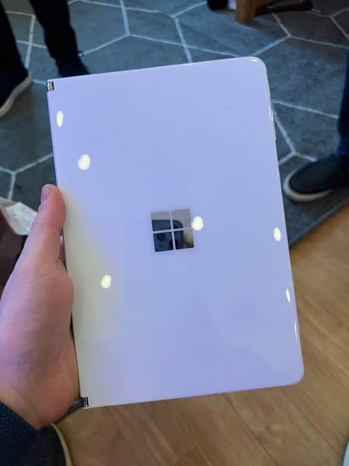 Surface Neo原型照曝光：内部结构像是放大版的Surface Duo