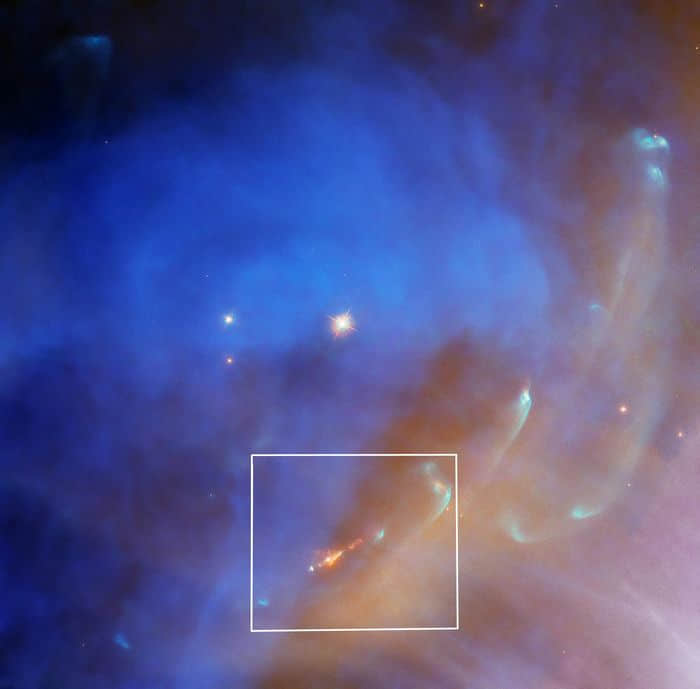 延伸11多万亿英里：哈勃在NGC 1977中发现脉冲式恒星喷流
