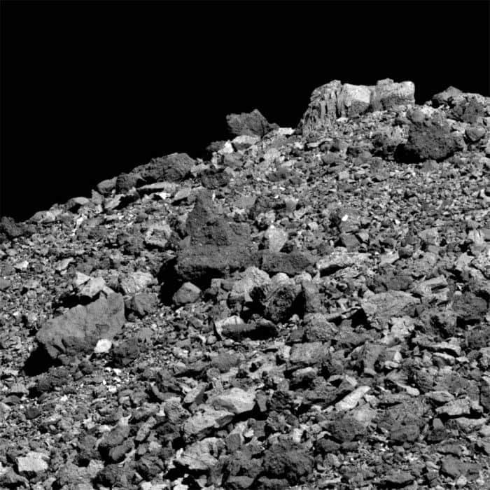 NASA OSIRIS-REx任务解开小行星表面岩石之谜