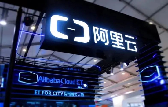 云厂商们的2022：有人踯躅，有人加速