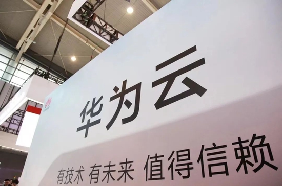 云厂商们的2022：有人踯躅，有人加速