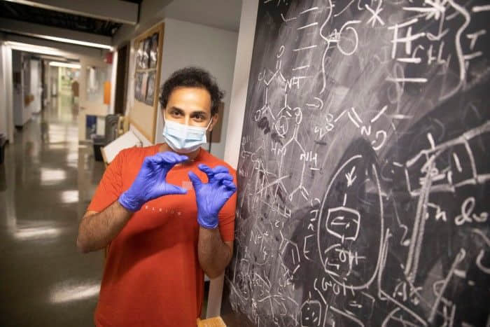 科学家利用荧光染料滴打造出强大的长期数据存储技术