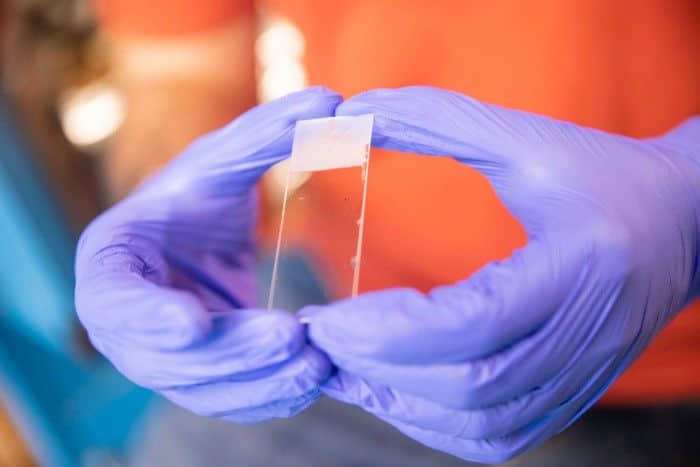 科学家利用荧光染料滴打造出强大的长期数据存储技术