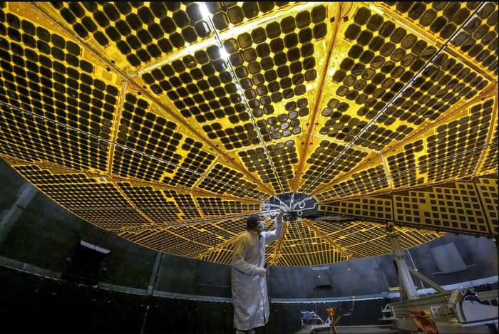 NASA新发射的露西号航天器出现一个太阳能电池板问题