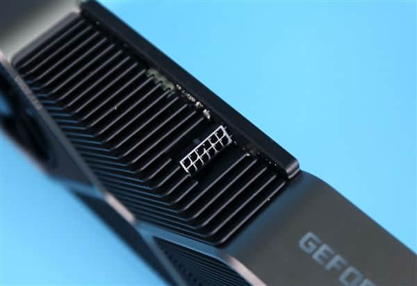 PCIe 5.0显卡成超级电老虎：16针或三8针转接 冲上600W