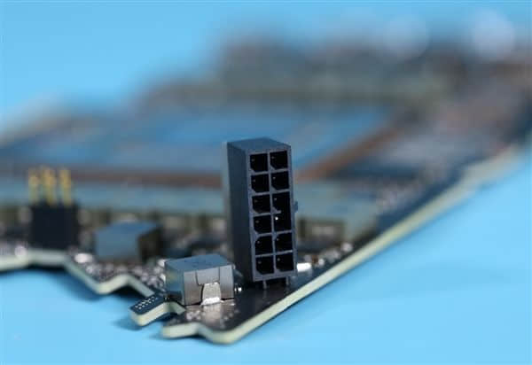 PCIe 5.0显卡成超级电老虎：16针或三8针转接 冲上600W
