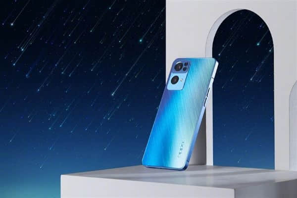 直屏颜值巅峰！OPPO Reno7系列今日首销：2399元起