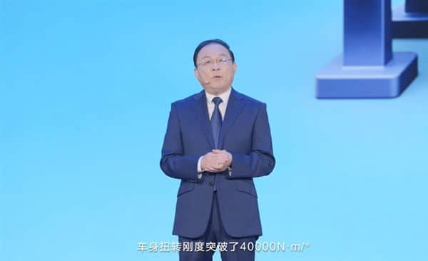 50吨卡车碾压不变形！比亚迪海豹首搭CTB刀片电池