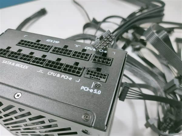 最高供电600W！PCIe 5.0显卡/电源接口高清曝光
