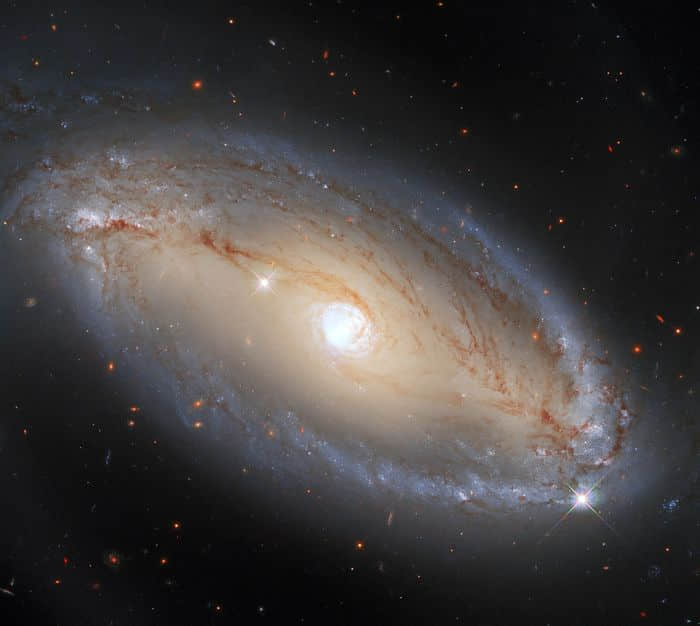 哈勃镜头下的NGC 5728星系：虽然壮观但并未捕捉完全