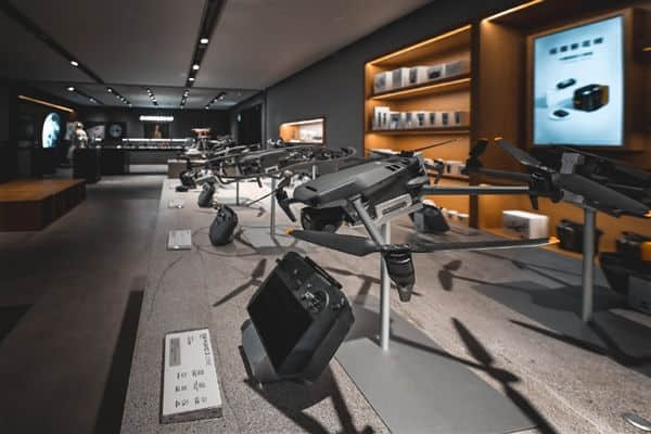 全球首家大疆、哈苏旗舰店今天开业：内景比苹果还大气