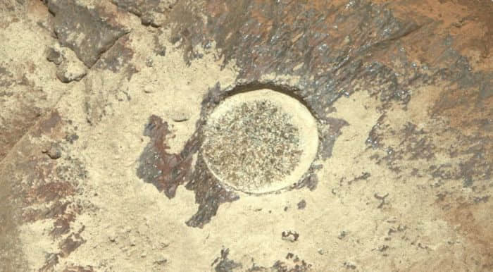 NASA火星车对一块岩石进行粗加工 以窥视“没有人见过的东西”