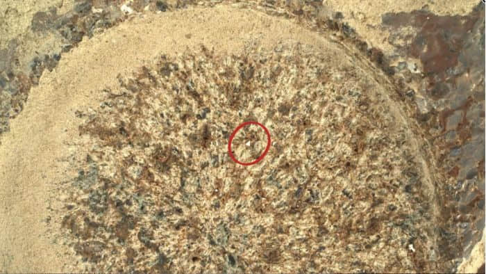 NASA火星车对一块岩石进行粗加工 以窥视“没有人见过的东西”