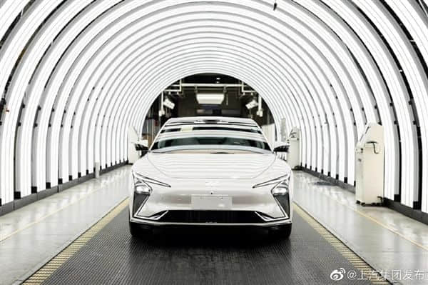 上汽/阿里联手打造 智己L7量产车投产：预售40.88万