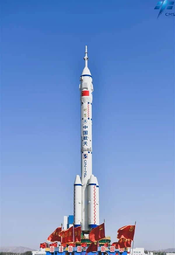 中国空间站新跨越！长征五号B火箭运抵发射场