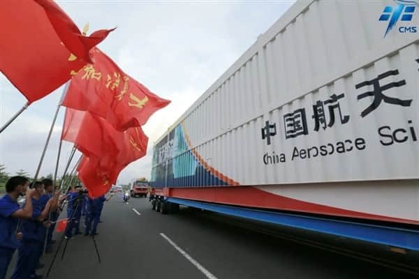 中国空间站新跨越！长征五号B火箭运抵发射场