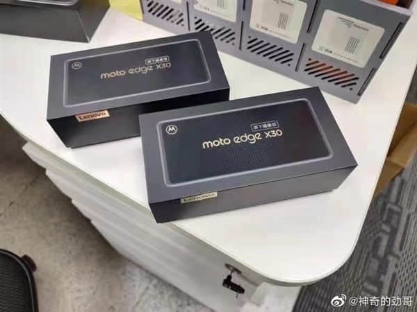 摩托罗拉edge X30屏下版发布时间曝光：3月见