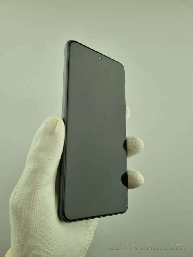 三星Galaxy S21 FE显示屏维修替换部件图像和价格信息泄露