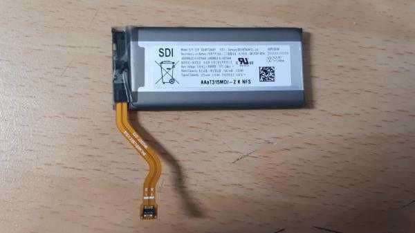 三星Galaxy Z Flip4电池的照片显示容量比预期的大