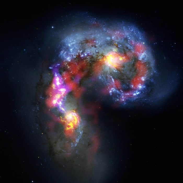 天线星系的碰撞：ALMA天文台庆祝开台10年的非凡科学成就