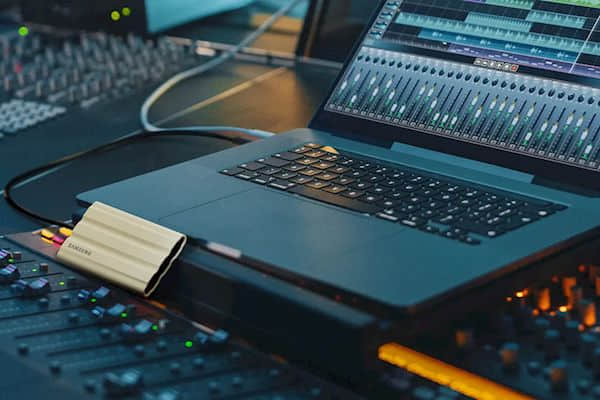 三星发布便捷式SSD：抗摔耐用、支持IP65
