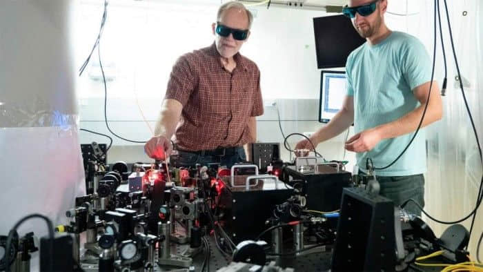 研究人员创造了一种可以感知暗物质的量子晶体