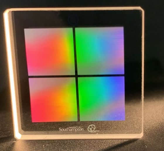 比蓝光高1万倍 英国开发5D光盘存储技术：容量可达500TB