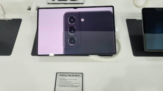 三星Galaxy Tab S8 Ultra在本周发布前出现展厅实拍图