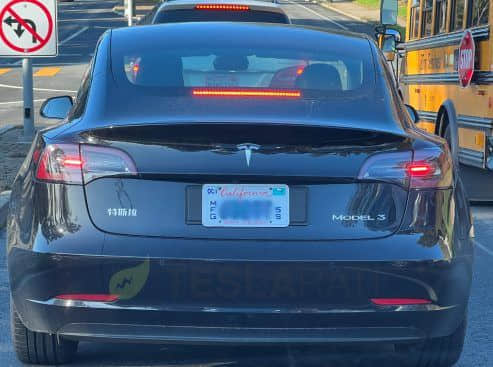 “特斯拉”中文瞩目 国产Model 3现身美国旧金山