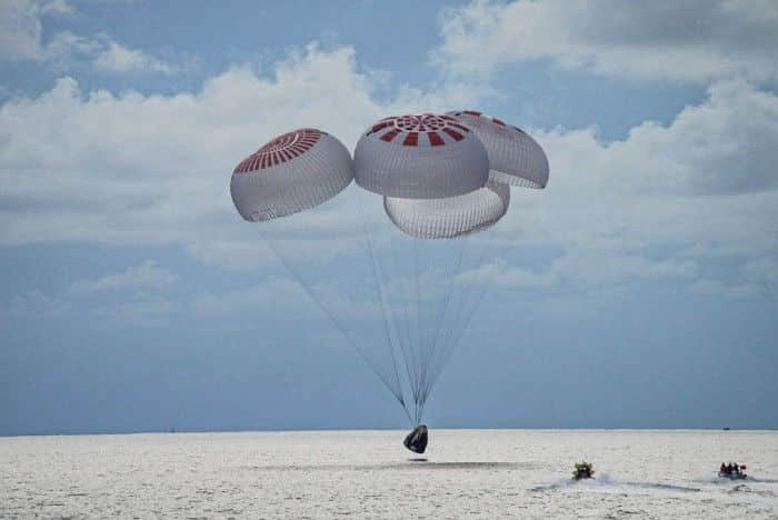 SpaceX首个平民太空旅行团圆满结束 成功返回地球