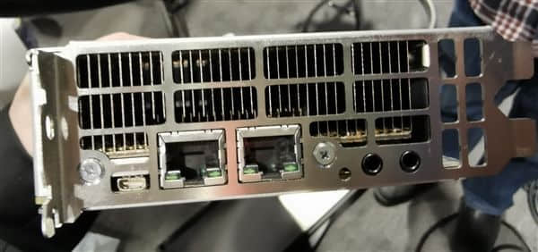 Intel VCA2视频卡拆解：三颗至强、六条内存排排坐