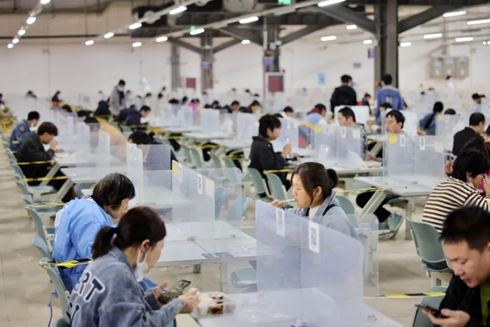 10万用人缺口背后：郑州富士康的两难考验