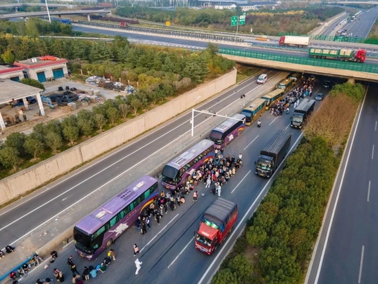 10万用人缺口背后：郑州富士康的两难考验