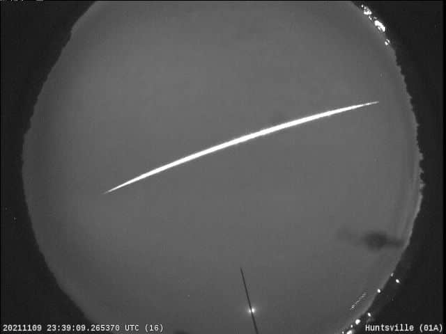 NASA在186英里的空中追踪到一颗狂野的掠地流星