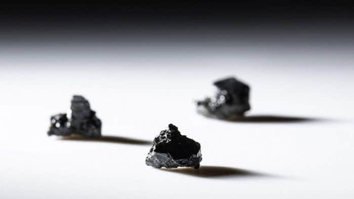一枚玻璃样本有助解决谜团：月球是否曾经拥有过磁场