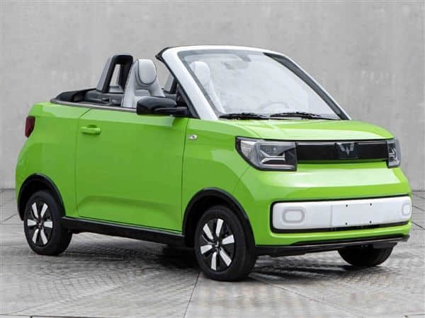 宏光MINIEV敞篷版实车上路：5万元买爆