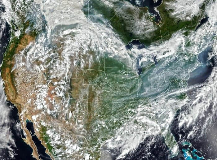 NASA卫星图像展示北美各地因为山火散发出的烟雾