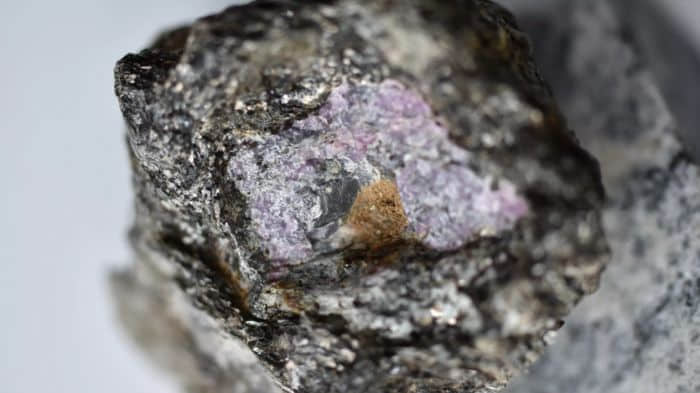 科学家在25亿年前的红宝石中发现古代生命的证据