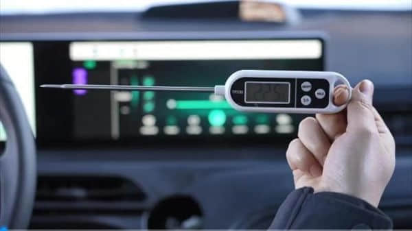 百公里能耗17kWh 威马首款电动轿车-30℃高寒测试曝光