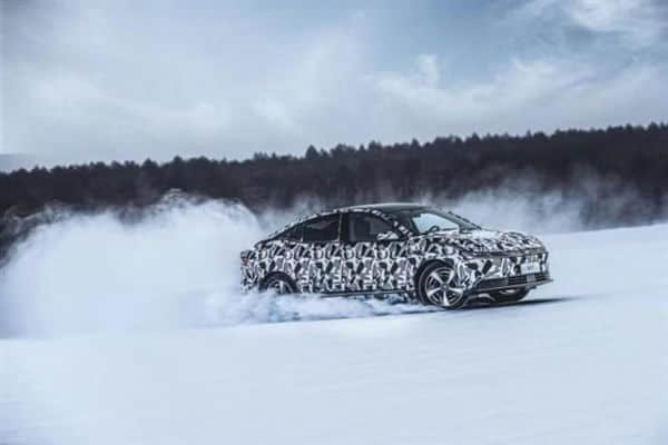 百公里能耗17kWh 威马首款电动轿车-30℃高寒测试曝光